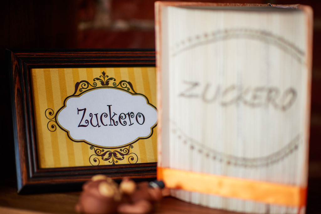 Eiscafé Zuckero | Wien, Austria - March 28, 2019: Eiscafé Zuckero; Detail im Lokal. - Realisiert mit Pictrs.com