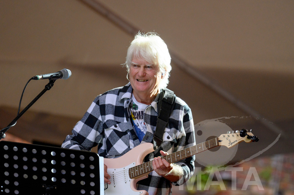 _DWA2760 | John Lees von John Lees' Barclay James Harvest live bei einem Konzert in Serenadenhof Nürnberg, 01.07.2023 - Realisiert mit Pictrs.com