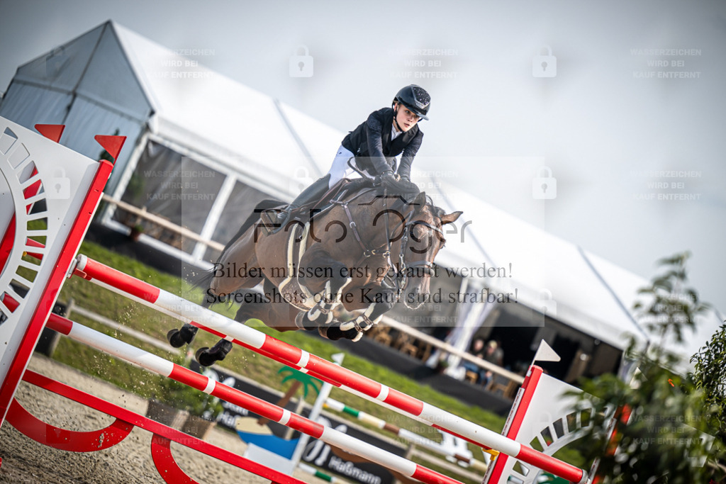 DOS_1085 | Entdecke hochwertige Reitturnierfotos von Foto Oger. Professionell, emotional und authentisch – jetzt Lieblingsmomente im Shop bestellen. - Realisiert mit Pictrs.com