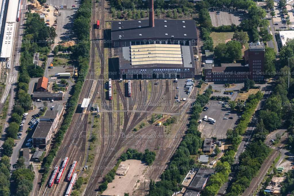 4035419 | BRAUNSCHWEIG 31.07.2020 Bahnbetriebswerk und Ausbesserungswerk, Wartung und Instandhaltung von Zügen des Personentransportes der Deutschen Bahn in Braunschweig im Bundesland Niedersachsen, Deutschland. // Railway depot and repair shop for maintenance and repair of trains of passenger transport in Brunswick in the state Lower Saxony, Germany. Foto: Gerhard Launer