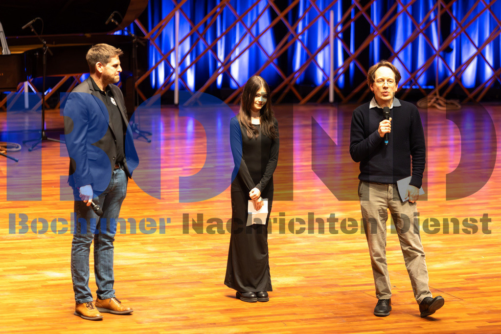 SES_ZWIBOC20250204-2 | bond - Realisiert mit Pictrs.com