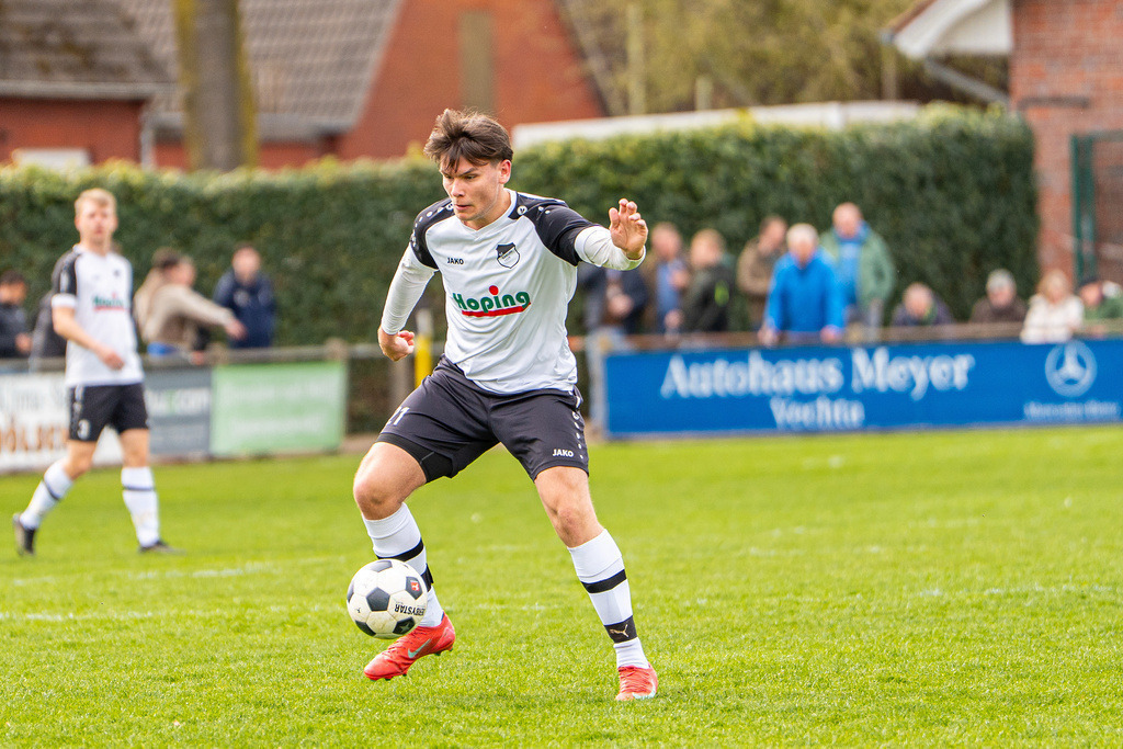 Fußball I Herren I Saison 2025-2026 I Kreisliga VEC I 22. Spieltag I SC SW Bakum - SV Falke Steinfeld I 23727 | jns.sportfotos - Realisiert mit Pictrs.com