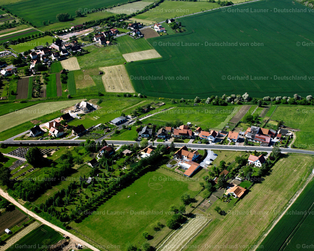 2634546 | SILBERHAUSEN 09.06.2006 Landwirtschaftliche Nutzflächen und Feldgrenzen  umsäumen das Siedlungsgebiet des Dorfes in Silberhausen im Bundesland Thüringen, Deutschland // Agricultural land and field boundaries surround the settlement area of the village  in Silberhausen in the state Thuringia, Germany Foto: Gerhard Launer