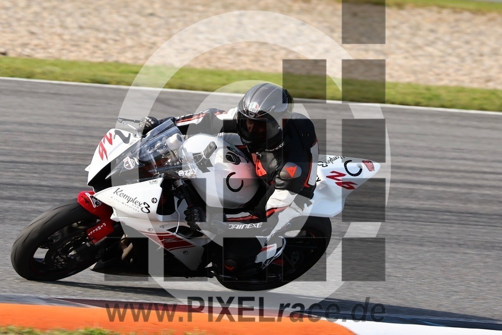 0226-20240617_12356 | Schöne Erinnerungen an spannende Momente - das festzuhalten ist unser Job. PIXELrace.de ist seit 2003 auf den Rennstrecken Europas unterwegs um die Action draußen beim Fahren und die wunderbare Stimmung imm Fahrerlager für euch einzufangen.