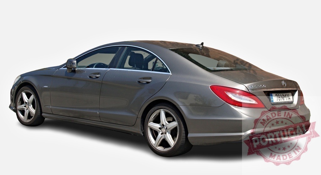 Mercedes-Benz CLS 350 elegance showcasing automotive design | Modern luxury Mercedes-Benz CLS 350 parked, embodying sophisticated automotive design and engineering - Realisiert mit Pictrs.com