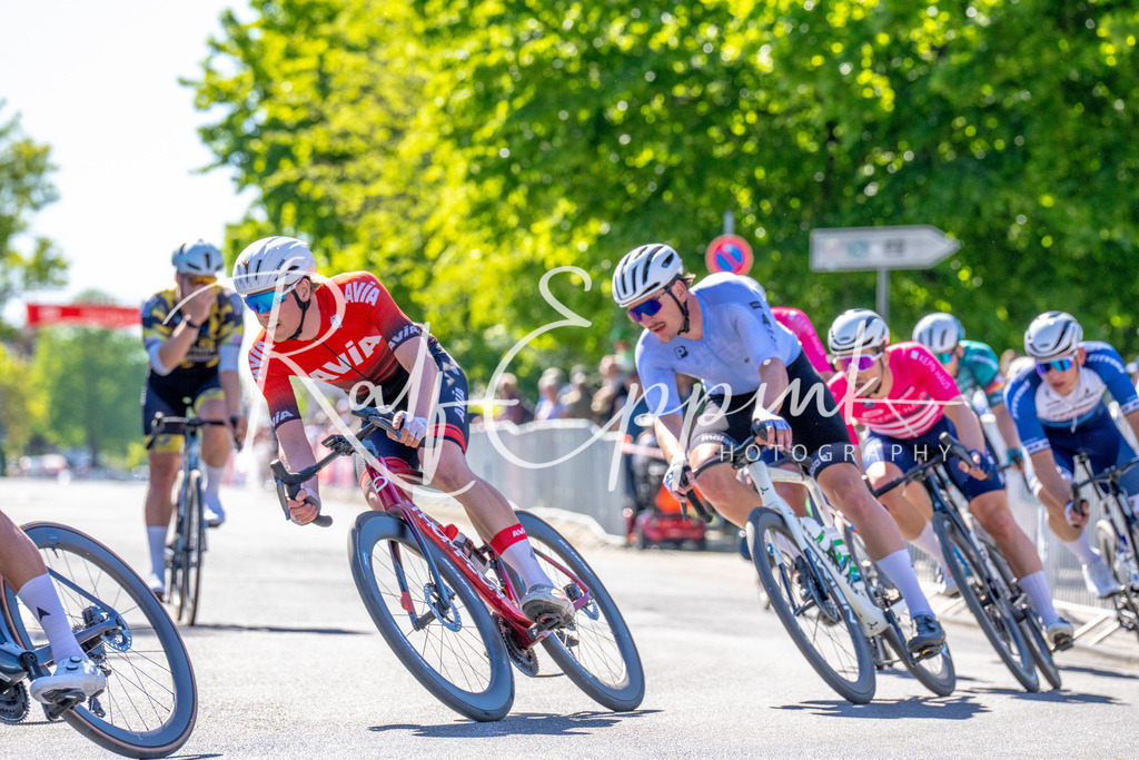 Spurt in den Mai 2026 - Großer Preis der Sparkasse Neuss | Annual one-day road cycling race "Großer Preis der Sparkasse Neuss" held in Büttgen, Germany, organized by VfR Büttgen 1912 e.V. The event features multiple races across all age categories from U11 youth to Elite men. - Realisiert mit Pictrs.com