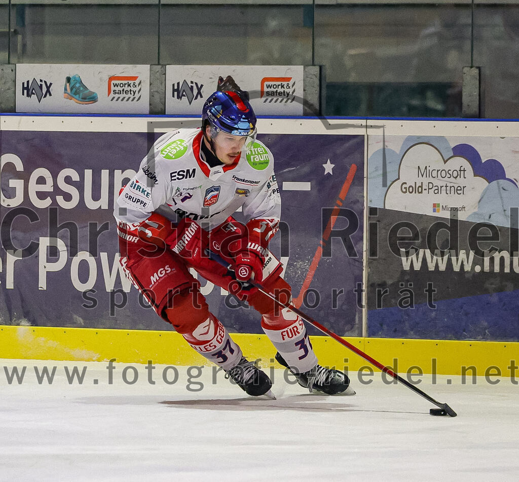2026-01-18_137_TSV_Erding_gegen_Selber_Woelfe | Erding, Deutschland, 18.01.2026:Eishockey, Oberliga Süd 2025 / 2026, 38. Spieltag, TSV Erding gegen Selber Wölfe, Endergebnis: 2:3 n.V.Thomas Gauch (Selber Wölfe, #37)Foto: Christian Riedel / fotografie-riedel.net