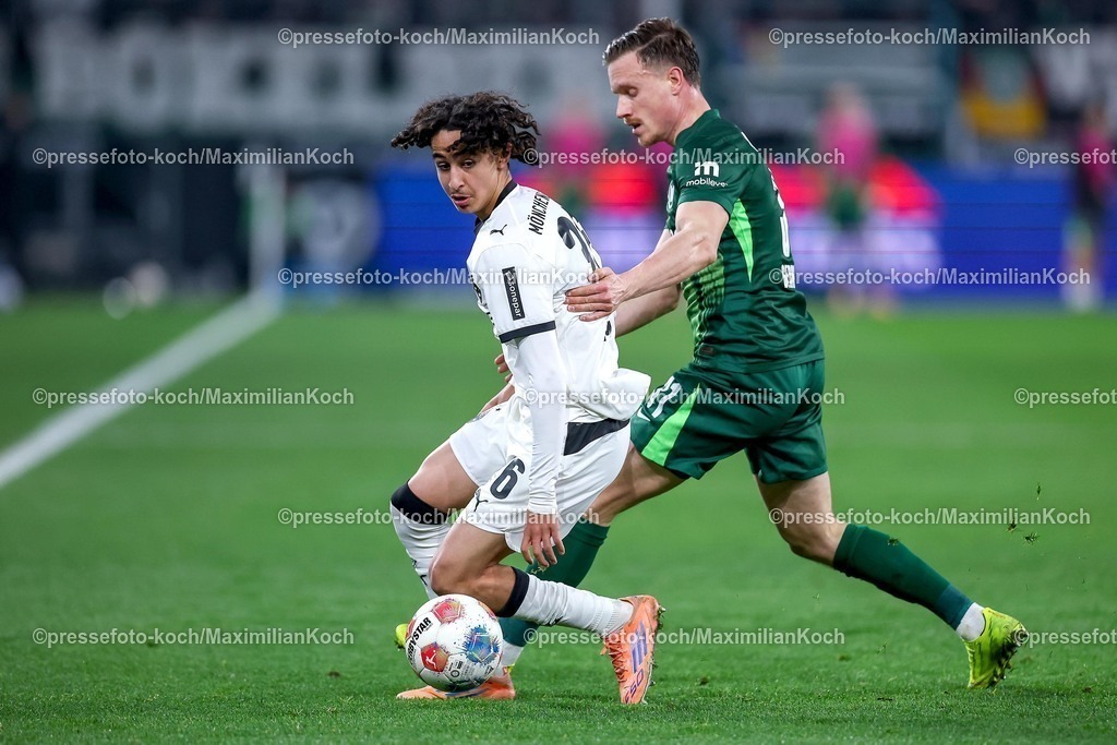 BMG13122502140 | 13.12.2025, Fußball, Borussia Mönchengladbach - VfL Wolfsburg, 1. Fußball Bundesliga, 14.Spieltag, Borussia-Park, Saison 2025 2026: Wael Mohya (Borussia Mönchengladbach #36) im Zweikampf gegen  Yannick Gerhardt&nbsp;(VfL Wolfsburg #31)  DFB regulations prohibit any use of photographs as image sequences and or quasi-video.