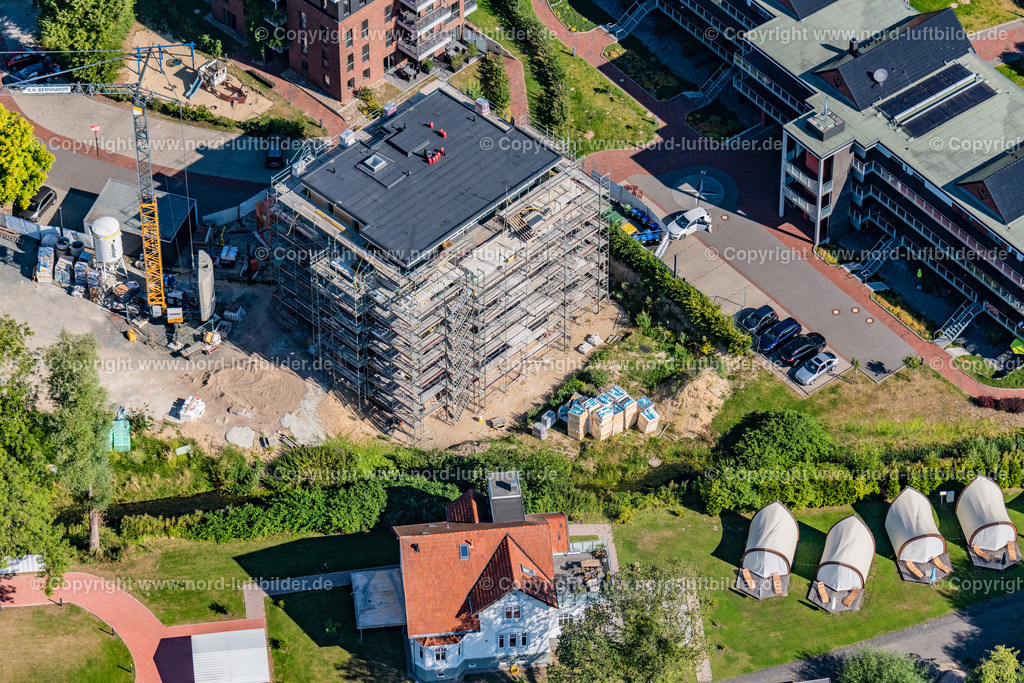 Krautsand_Elbstrand_Resort_Neubau_ELS_7267130822 | DROCHTERSEN 13.08.2022 Baustelle zum Neubau der Ferienhaus Anlage " Elbstrand " in Drochtersen im Bundesland Niedersachsen, Deutschland. // Construction site of holiday house plant of the park " Elbstrand " in Drochtersen in the state Lower Saxony, Germany. Foto: Martin Elsen