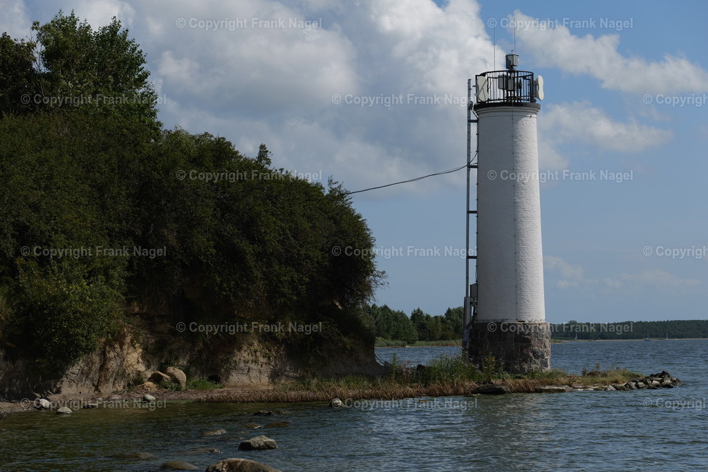 Leuchtturm von Maltzien | Der Leuchtturm von Maltzien auf der Insel Rügen ist ziemlich unbekannt und ist ein Unterfeuer. Er befindet sich auf der Halbinsel Zudar nahe dem Dorf Maltzien. - Realisiert mit Pictrs.com