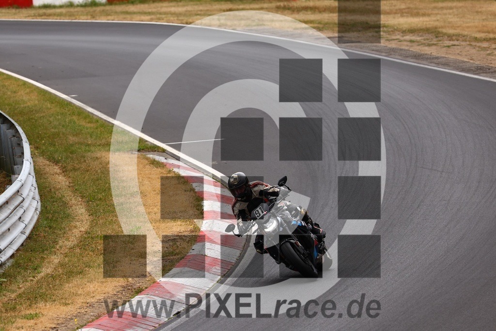 0091-20260723_05592 | Schöne Erinnerungen an spannende Momente - das festzuhalten ist unser Job. PIXELrace.de ist seit 2003 auf den Rennstrecken Europas unterwegs um die Action draußen beim Fahren und die wunderbare Stimmung imm Fahrerlager für euch einzufangen.
