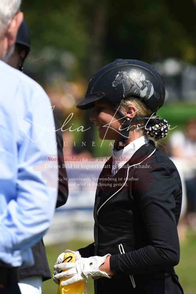 DSC_0123 | Pferde- und Turnierfotografie in Westsachsen. Pferdeportraits, Auftragszeichnungen und intuitive Kunst.
