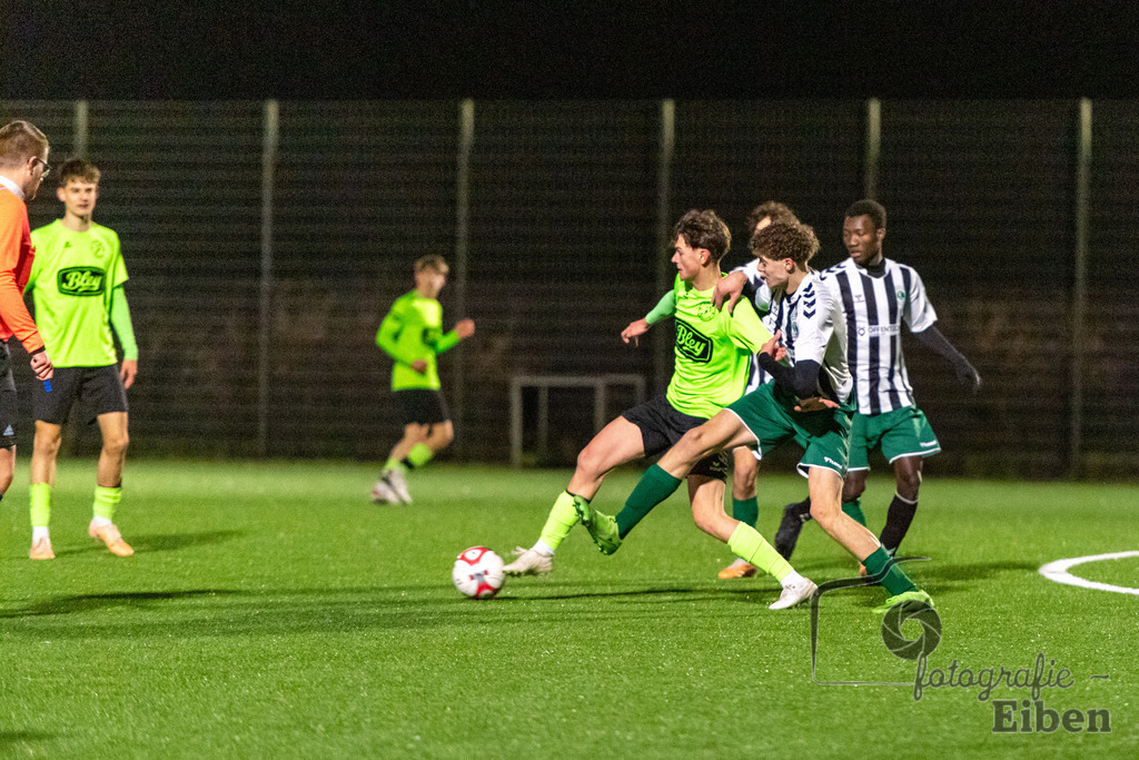 JFV Edewecht-VFL Oldenburg | A-Jugend Bezirkspokal; JFV Edewecht (grün)-VFL Oldenburg (weiß) am 27.02.2024; in Edewecht (Sportpark Göhlenweg), Photo: Philip Eiben 2024 - Realized with Pictrs.com