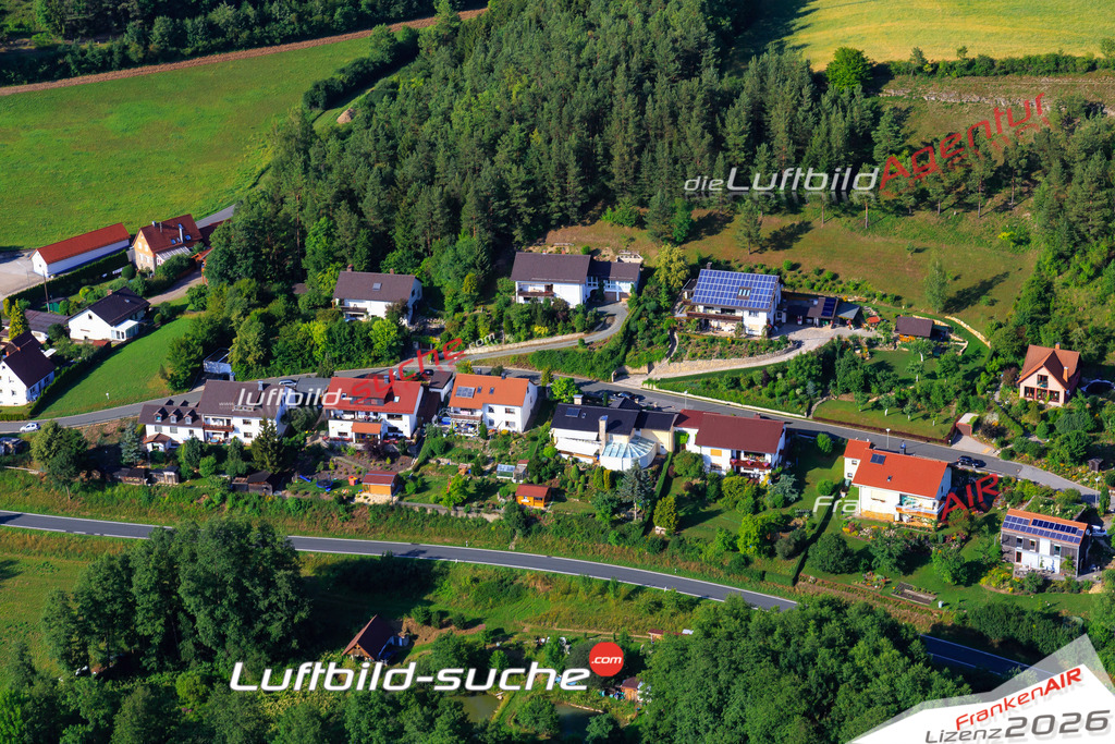 Die Luftaufnahme Tauschendorf - Kronach wurde vom UL-Flugzeug (keine Drohne) aus fotografiert.Hohe Druck- Auflösung-die Geschenkidee!