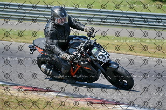 25bt04-0463 | markuskiefer.com - Realisiert mit Pictrs.com