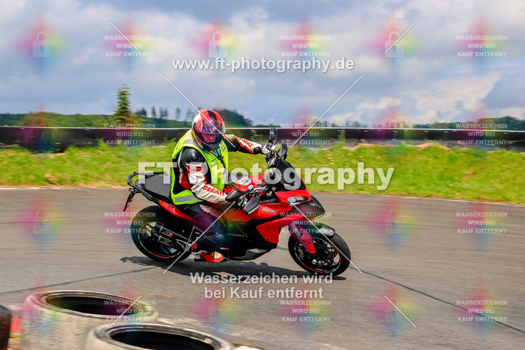 _TCM3305 | Hier findet Ihr Bilder von Touristenfahrten auf der Nürburgring Nordschleife oder von anderen Veranstaltungen die ich besucht habe. Viel Spass beim Durch Schauen 