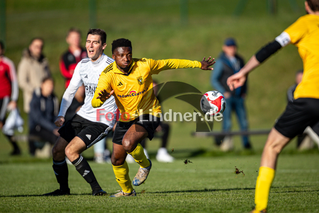 TSV Peißenberg gegen TSV Schongau | Fußball A-Klasse Oberbayern Zugspitze Herren Gruppe 8, TSV Peißenberg gegen TSV Schongau, 20241110,Abu TURAY (TSV Schongau 15) in Aktion,2024-11-10 in Eberfing (Sportpark Eberfing), Abu TURAY (TSV Schongau 15)Copyright: WolfgangxLindner www.foto-lindner.de