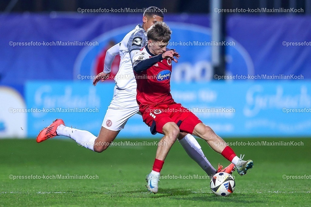 Koe12032501026 | 12.03.2025, Fußball, FC Viktoria Köln – Rot-Weiss Essen, 3.Liga, Sportpark Höhenberg, Saison 2024 2025: Jimmy Kaparos (RWE #8) im Zweikampf gegen Robin Velasco (Viktoria Köln #11)DFB regulations prohibit any use of photographs as image sequences and or quasi-video.