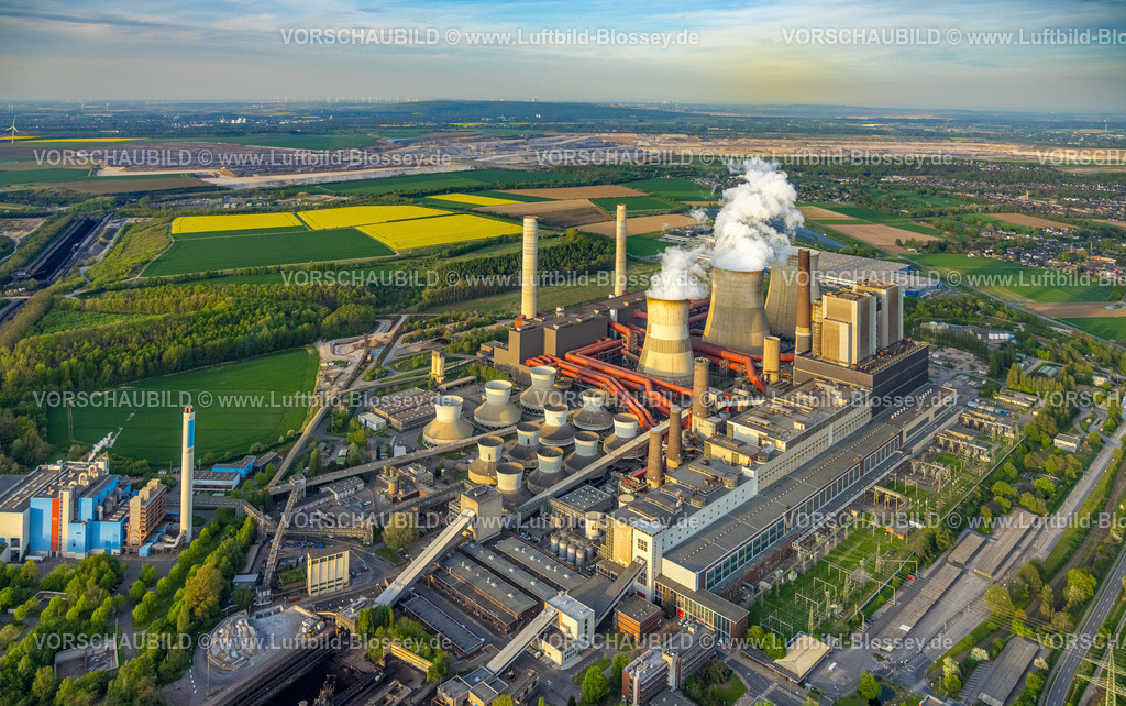 Eschweiler240403577KraftwerkWeisweiler | Luftbild, BraunkohlenKraftwerk Weisweiler, Kraftwerksstandort der RWE Power AG, Kühltürme und Rauchwolken, Wiesen und Felder mit Fernsicht, hinten der Braunkohletagebau Inden, Weisweiler, Eschweiler, Rheinland, Nordrhein-Westfalen, Deutschland