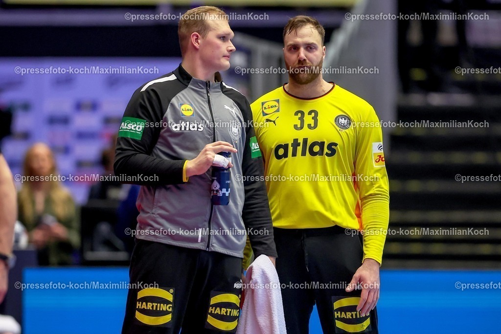 EHF15012602166 | 15.01.2026, Handball, Men's EHF EURO 2026, Deutschland - Österreich, Jyske Bank Boxen in Herning, Dänemark, Preliminary Round:  David Späth (Germany #01)  Andreas Wolff (Germany #33) zusammen