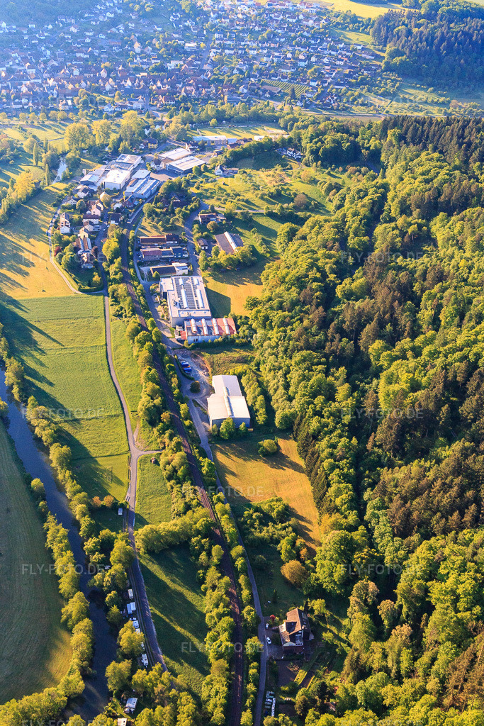 Luftbild: Industriegebiet Zum Schlag mit Rekuplast GmbH, Uebe Medical GmbH und TFA Dostmann GmbH & Co. KG im Ortsteil Reicholzheim in Wertheim im Bundesland Baden-Württemberg in Deutschland.Foto: IMG_146682.jpg vom 11.05.2025 durch Werner Riehm/FLY-FOTO.deREKUPLAST.DEMessgeräte, die begeistern | TFA Dostmann