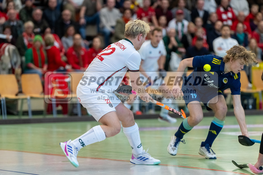 HK_20250118_101761 | 1/4 Finale 1. Bundesliga Halle Herren Crefelder HTC - Zehlendorfer Wespen am 18.1.2025 Halle Glockenspitz, Krefeld , LangHeinrich Finn ( Crefelder HTC #22 ) , John Dammertz ( Zehlendorfer Wespen #19 )