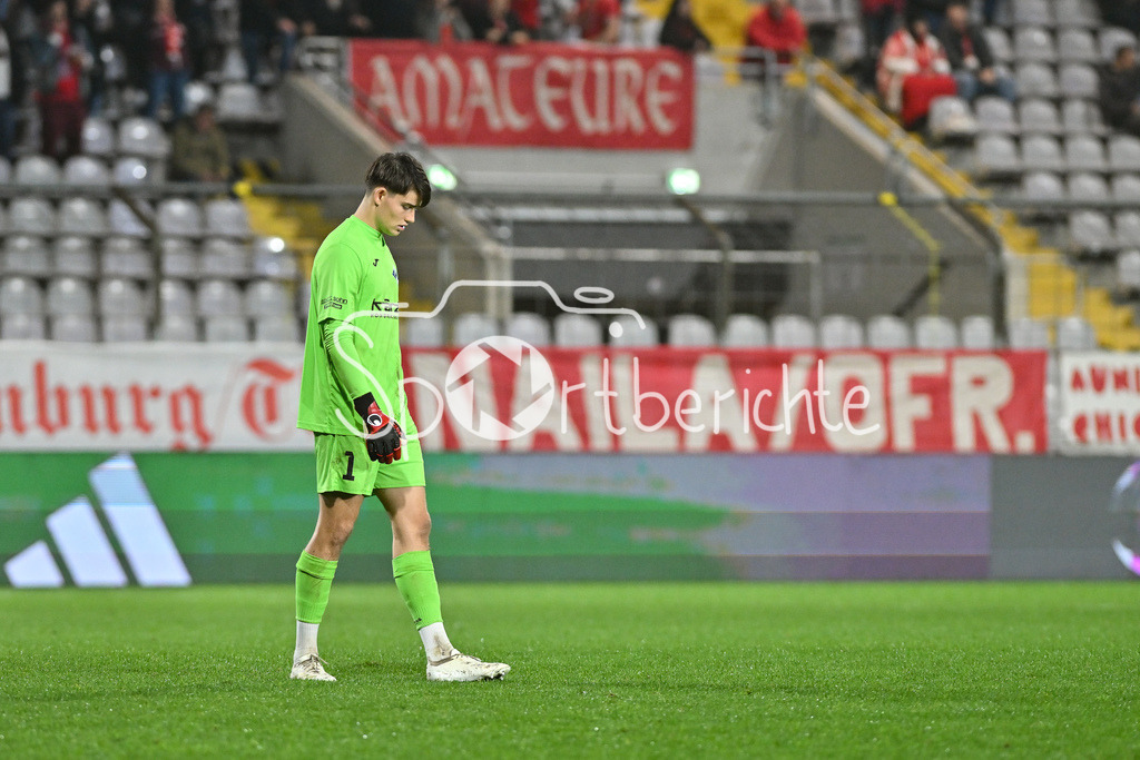 FC Bayern Amateure - FV Illertissen | im Bild ein enttaeuschter Markus PONATH (FV Illertissen #1) beim Spiel in Muenchen / freisteller / Einzelfoto
