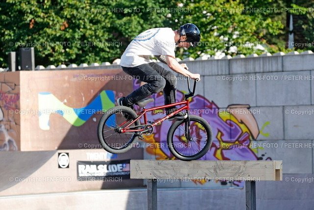 20240817-8889-bmx-dm-HEN-FOTO | 17.08.2024 Deutsche Meisterschaft Bike Park BMX Park Männer Elite Finale hier Mitte neuer Deutscher Meister (Foto: Peter Henrich) - Realisiert mit Pictrs.com