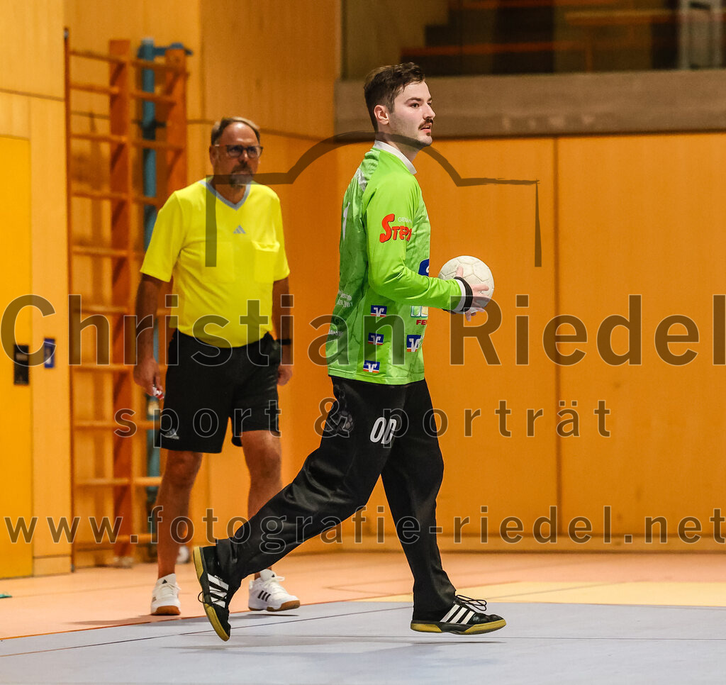 2024-10-20_110_SpVgg_Altenerding_II_gegen_TSV_Taufkirchen-Vils | Erding, Deutschland, 20.10.2024:Handball, Bezirksliga Männer Ost 2024 / 2025, 3. Spieltag, SpVgg Altenerding II gegen TSV Taufkirchen/Vils, Endergebnis: 15:20Torwart Otto Donaubauer (SpVgg Altenerding, #1)Foto: Christian Riedel / fotografie-riedel.net