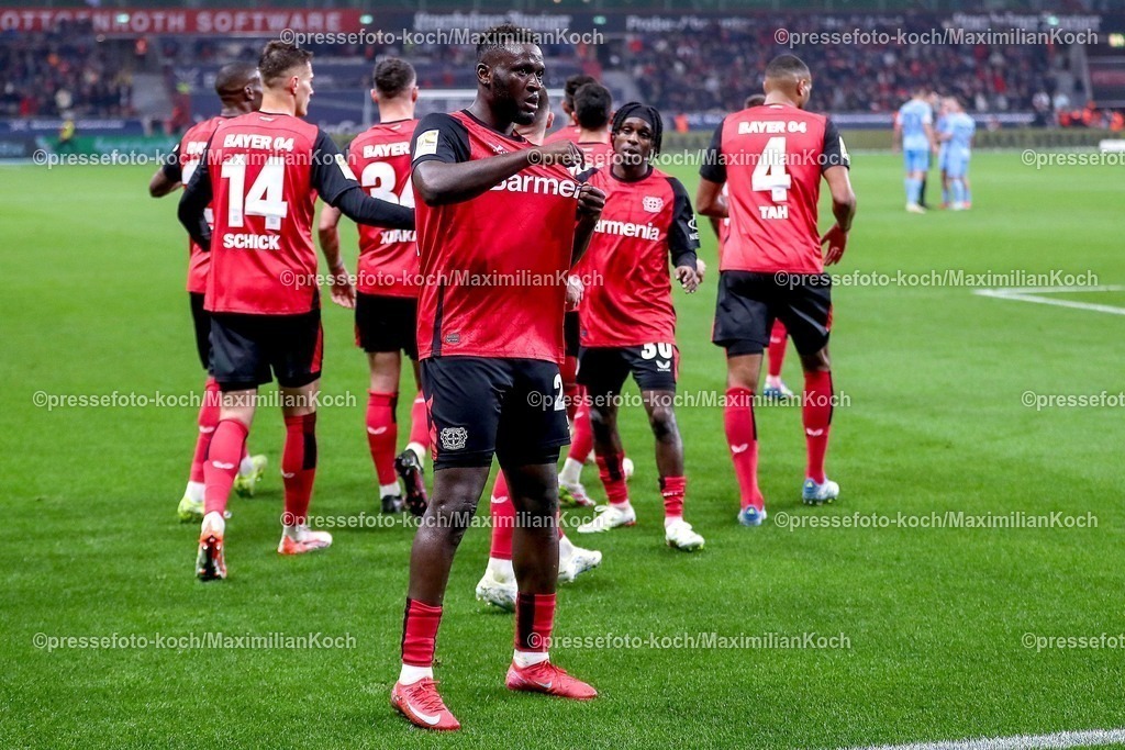B0428032501061 | 28.03.2025, Fußball, Bayer 04 Leverkusen - VfL Bochum, 1. Fußball Bundesliga, 27. Spieltag, BayArena, Saison 2024 2025: Torjubel nach dem Tor zum 2:1 durch Torschütze Victor Boniface (Bayer04 Leverkusen #22)DFB regulations prohibit any use of photographs as image sequences and or quasi-video.