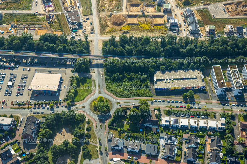 Duisburg220700412 | Luftbild, Gelände Green View am Kreisverkehr mit Düsseldorfer Landstraße, Johannes-Molzahn-Straße und Margarete-Füßer-Straße, Huckingen, Duisburg, Ruhrgebiet, Nordrhein-Westfalen, Deutschland