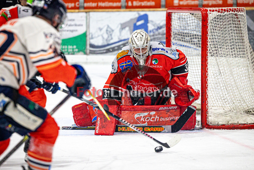 TSV Peißenberg MINERS gegen ESC Kempten SHARKS | Eishockey Bayernliga Herren Pre-Playoffs 2024/25, TSV Peißenberg MINERS gegen ESC Kempten SHARKS, 20250131,Korbinian SERTL (MINERS Goali 31) in Aktion,2025-01-31 in Peißenberg (Eisstadion Peißenberg)Korbinian SERTL (MINERS Goali 31)Copyright: WolfgangxLindner foto-lindner.de