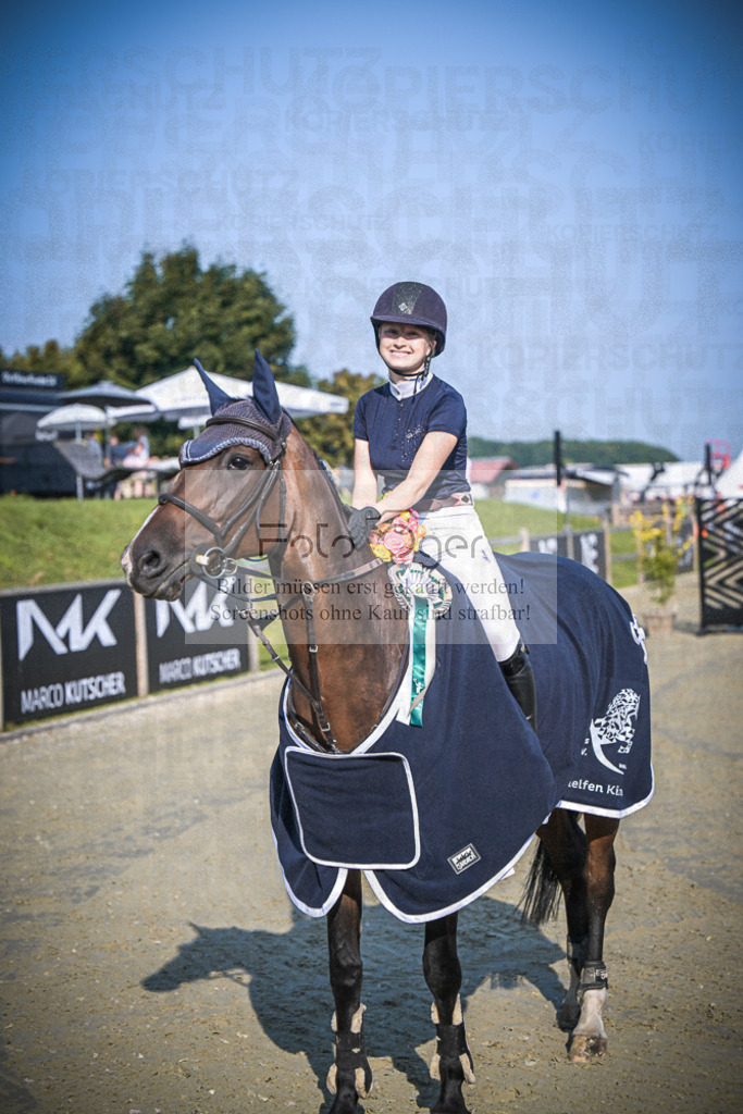 DOS_0058 | Entdecke hochwertige Reitturnierfotos von Foto Oger. Professionell, emotional und authentisch – jetzt Lieblingsmomente im Shop bestellen.Deutschlandweite Turnierfotografie. - Realisiert mit Pictrs.com