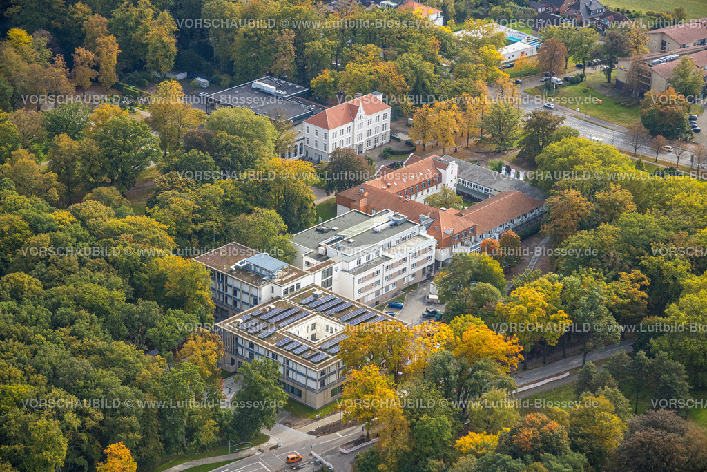 Hamm241015320 | Luftbild, Kurhaus Bad Hamm, MVZ Prof. Dr. Uhlenbrock und Partner - Standort Hamm Kurpark, Klinik für Manuelle Therapie, herbstliche Bäume, Uentrop, Hamm, Ruhrgebiet, Nordrhein-Westfalen, Deutschland