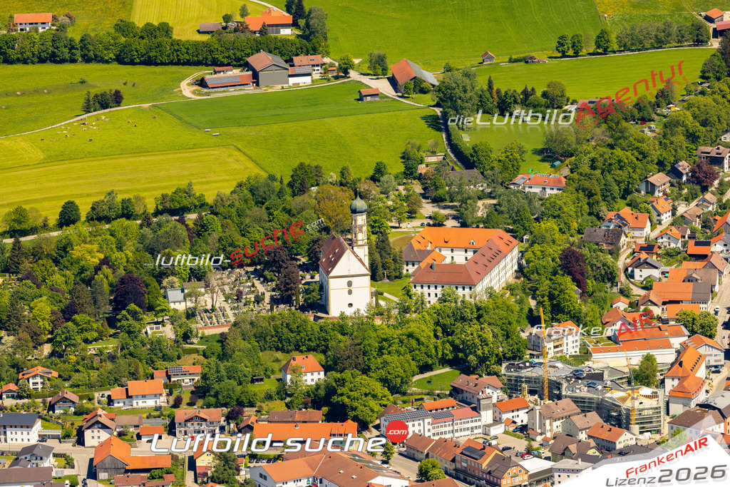 Das Luftbild zeigt :  Marktoberdorf - Die Luftaufnahme wurde 2024 vom UL-Flugzeug aus erstellt ( keine Drohne ) - Hochauflösende Luftaufnahme - Für grossformatige Ausdrucke geeignet. Die Geschenkidee !Mit Lizenz und Bildrechte bestellbar