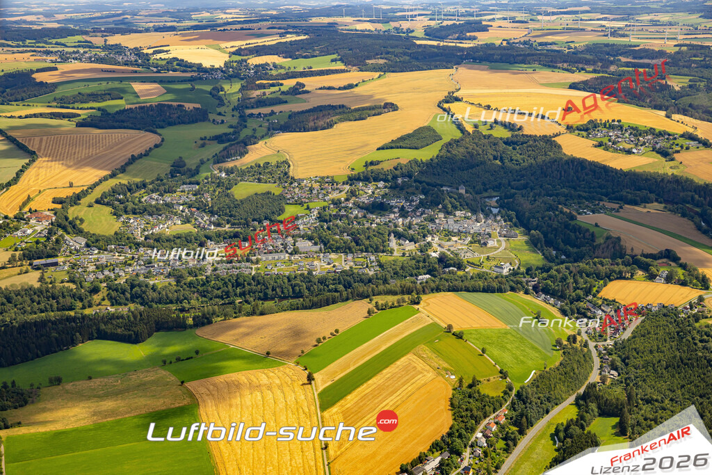 Das Luftbild zeigt :  Hirschberg - Die Luftaufnahme wurde 2024 vom UL-Flugzeug aus erstellt ( keine Drohne ) - Hochauflösende Luftaufnahme - Für grossformatige Ausdrucke geeignet. Die Geschenkidee !Mit Lizenz und Bildrechte bestellbar