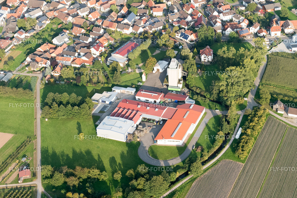 Kraewa GmbH | Luftbild: Kraewa GmbH im Ortsteil Erlach in Renchen im Bundesland Baden-Württemberg in Deutschland. Foto: P1010108.jpg vom 15.09.2014 durch Werner Riehm/FLY-FOTO.de - Realisiert mit Pictrs.com