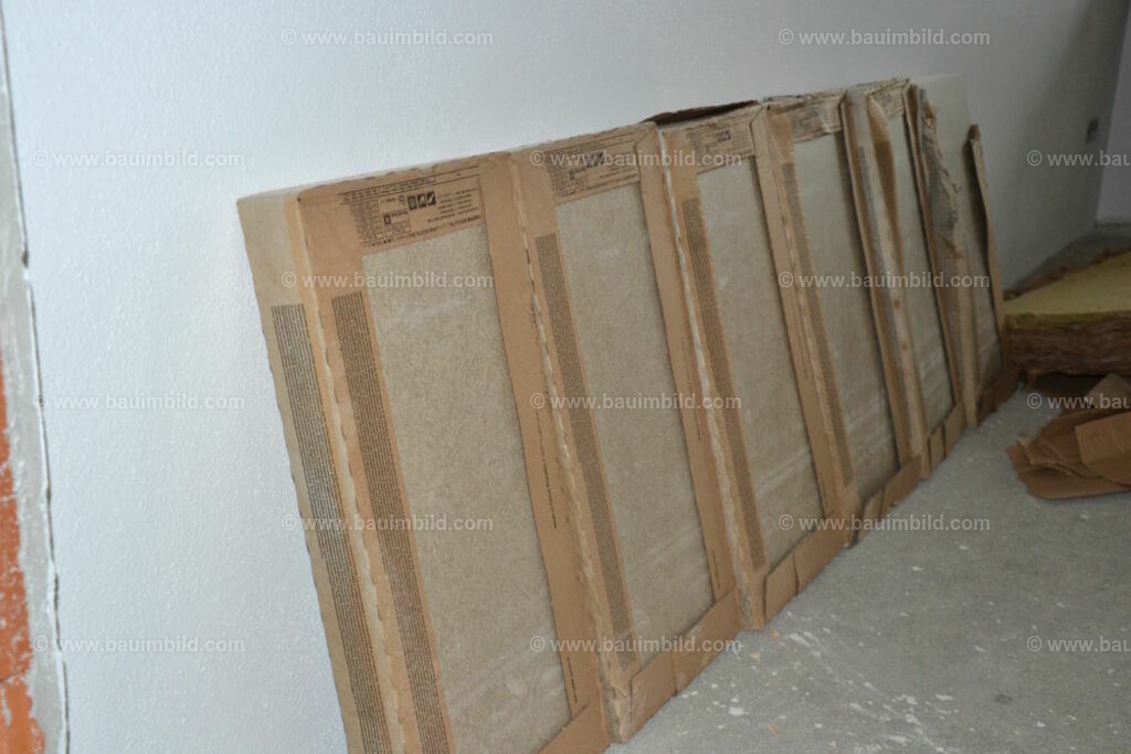 bib-lg21-fliesenlegerarbeiten-0040 | Nach LV-Leistungsgruppen sortierte Detailfotos über den Bau eines Hauses. Alle Hausbau-Bilder direkt vom Urheber und Autor der Website Haus-Selber-Bauen.com