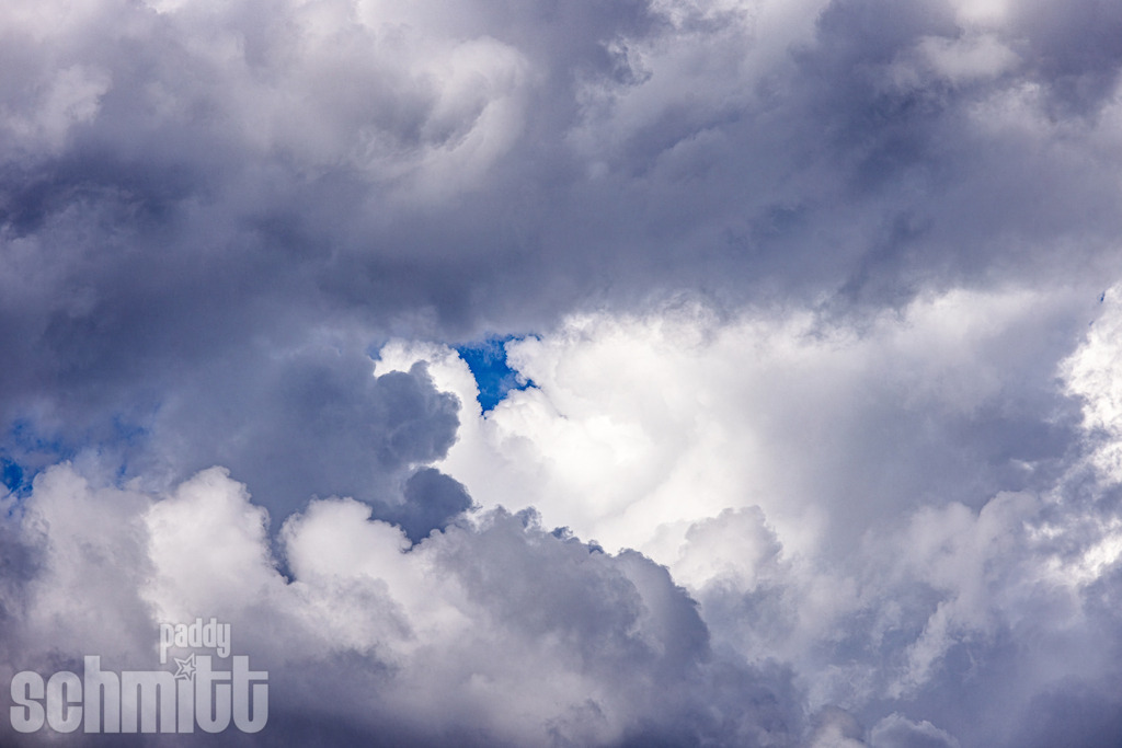 PS-Wolken-2026-26 | Entdecke die größte Bildgalerie der Region mit Fotografien aus dem Allgäu, der Bodenseeregion, Oberschwaben, dem Donautal und der Schwäbischen Alb. Landschaften, Luftaufnahmen und Reisefotografie als Wandbild und Fotokunst. - Realisiert mit Pictrs.com
