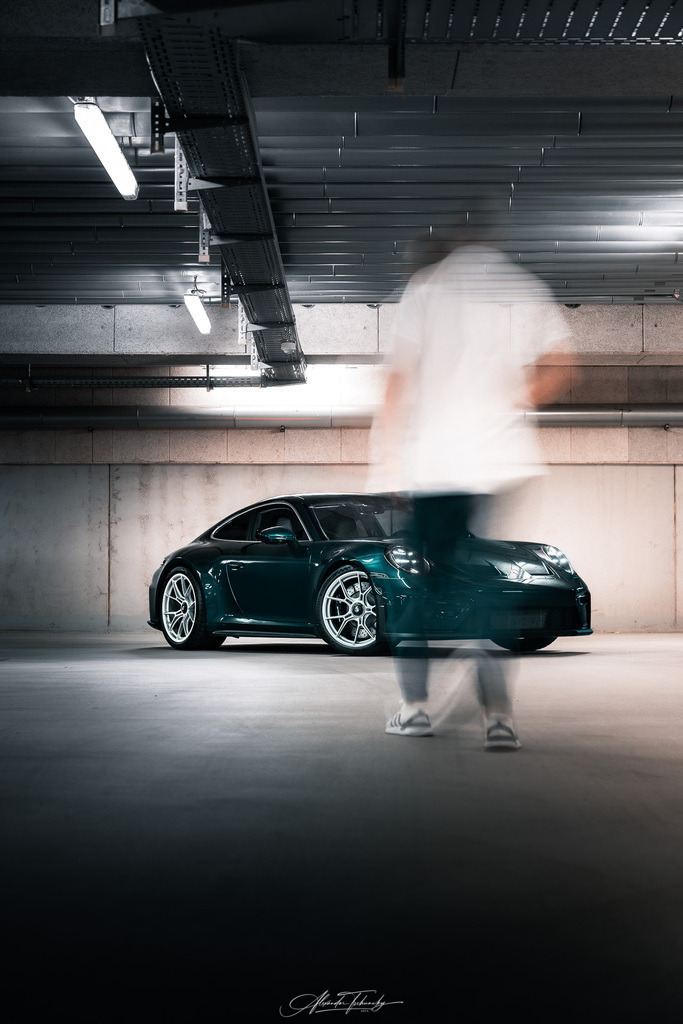 911 GT3 Touring Arlogrünmetallic | Entdecken Sie die faszinierende Welt von Alexander Tschuncky Arts: Kreative Fotografie, atemberaubende Automobilkunst und hochwertiger Bilderdruck. Lassen Sie sich inspirieren! - Realisiert mit Pictrs.com