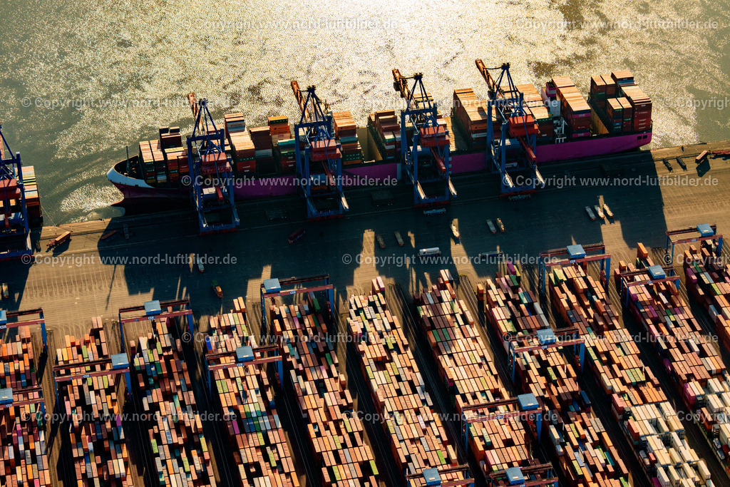 Hamburg_Altenwerder_Container_Terminal_ELS_9152070923 | HAMBURG 07.09.2023 Containerschiff CTA Altenwerder im Hafen in Hamburg, Deutschland. // Container ship CTA Altenwerder in the port in Hamburg, Germany. Foto: Martin Elsen