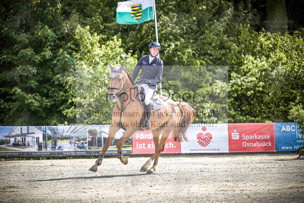 DOS_7351 | Entdecke hochwertige Reitturnierfotos von Foto Oger. Professionell, emotional und authentisch – jetzt Lieblingsmomente im Shop bestellen. - Realisiert mit Pictrs.com