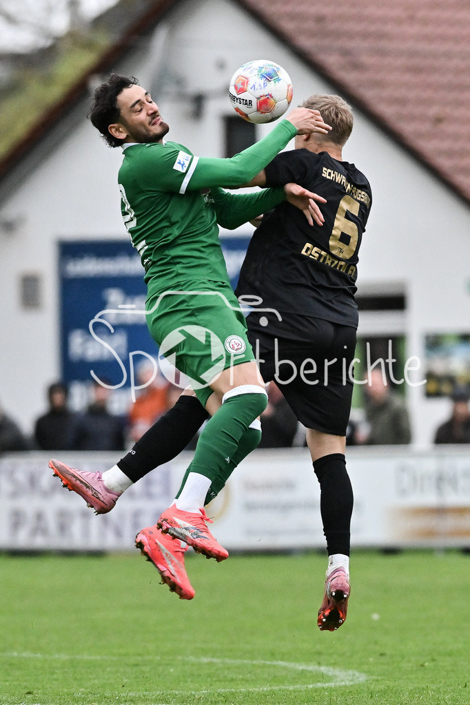 VfB Eichstätt - TSV Schwaben Augsburg | EICHSTÄTT, GERMANY - 14. APRIL: im Duell Pascal SCHITTLER (VFB Eichstätt 32) und Matthias OSTRZOLEK (TSV Schwaben Augsburg 6) während dem Match zwischen dem VfB Eichstätt und dem TSV Schwaben Augsburg am 19. Spieltag der Regionalliga Bayern im Hirsch Sportpark