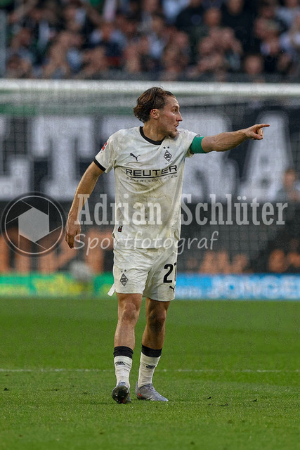 Borussia Mönchengladbach vs Eintracht Frankfurt - Bundesliga  | Mönchengladbach, Deutschland, 27.09.25:   Rocco Reitz (Borussia Mönchengladbach) gestikuliert, Gestik waehrend des Spiels der Bundesliga zwischen Borussia Mönchengladbach vs Eintracht Frankfurt im Stadion im Borussia Park(Foto von Brauer-Fotoagentur / Adrian Schlueter)