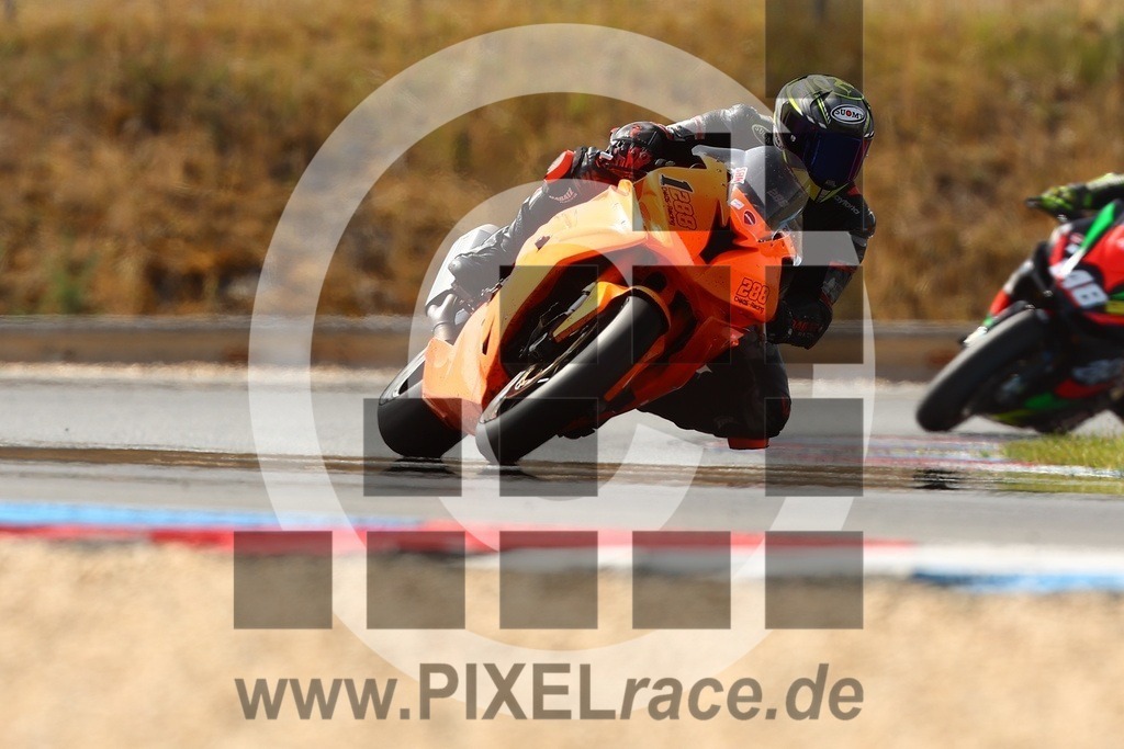 1288-20260828_02559 | Schöne Erinnerungen an spannende Momente - das festzuhalten ist unser Job. PIXELrace.de ist seit 2003 auf den Rennstrecken Europas unterwegs um die Action draußen beim Fahren und die wunderbare Stimmung imm Fahrerlager für euch einzufangen.