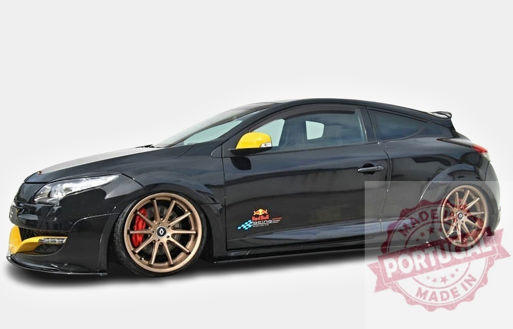 Renault Megane RS Red Bull special edition car | Black Renault Megane RS tuning with bronze wheels and Red Bull Racing logos - Realized with Pictrs.com