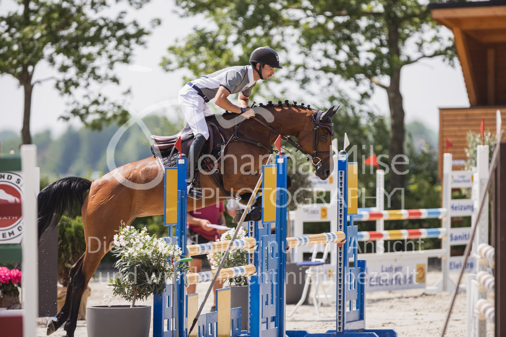 230616_Lemwerder_Springpf-L1-520 | Deine schönsten Turniermomente als professionelle Fotos! Entdecke hochwertige Pferdesport-Fotografie im Online-Shop. Jetzt Fotos finden & bestellen!