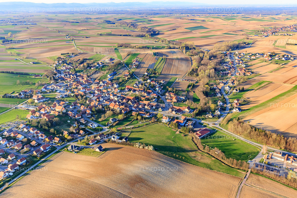 Aerial view: View of the town from the south in Trimbach in the state Bas-Rhin, France.Photo: IMG_097839.jpg taken on 03/27/2017 by Werner Riehm/FLY-FOTO.comResolution of the original: 5271 x 3514 px