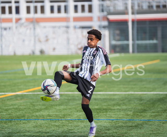 juv_lut_fmachado-0163 | Images from the Juniors B match between Juventus Academy and FC Lutry, played on 18 March 2026 in Lutry, Switzerland, featuring players, coaching staff and match action throughout the game.