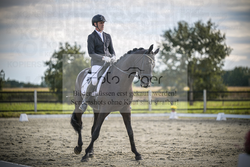 DOS_0407 | Entdecke hochwertige Reitturnierfotos von Foto Oger. Professionell, emotional und authentisch – jetzt Lieblingsmomente im Shop bestellen.Deutschlandweite Turnierfotografie. - Realisiert mit Pictrs.com